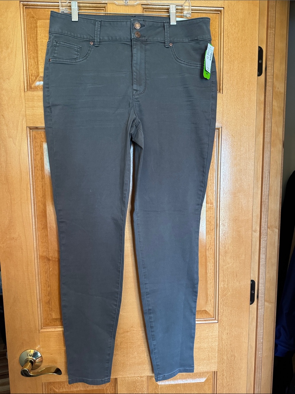NWT Women’s Long Maurices Charcoal Stretch Jeggings - Large